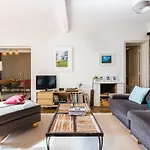 Veeve - Spacious By Canal Saint Martin