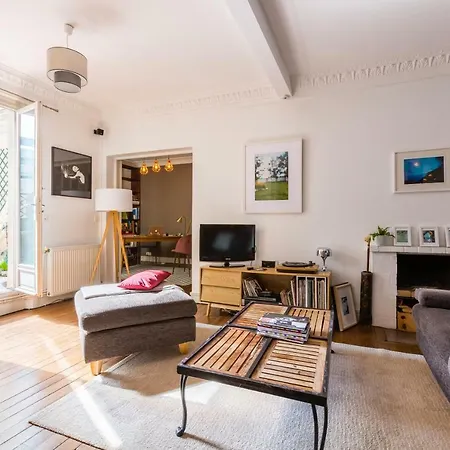 Veeve - Spacious By Canal Saint Martin Apartment *